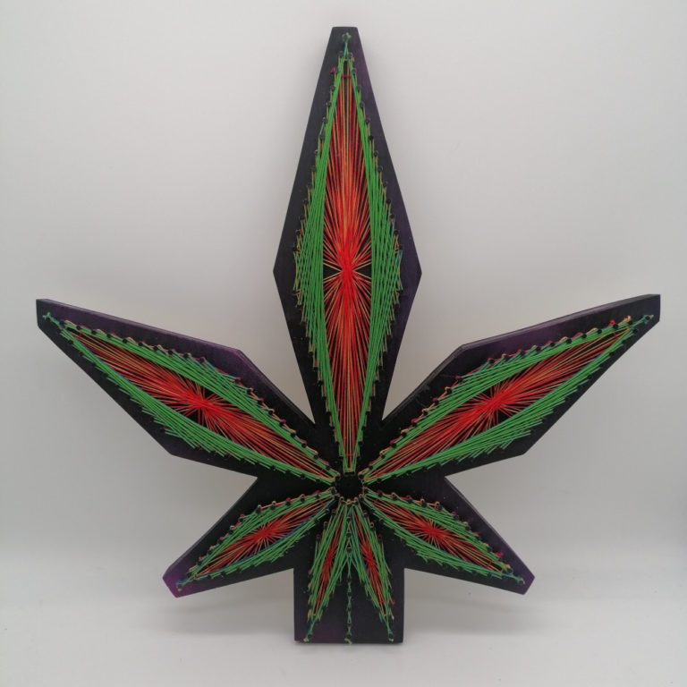 Green Times Shop - Kunst/Lifestyle 8 String Art Hanfblatt Green Times Shop 768x768