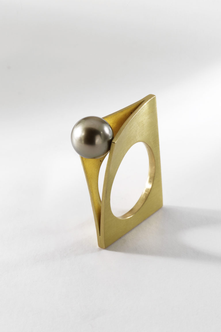 Atelier Baus Goldschmied 12 Ring mit Tahiti var 768x1152