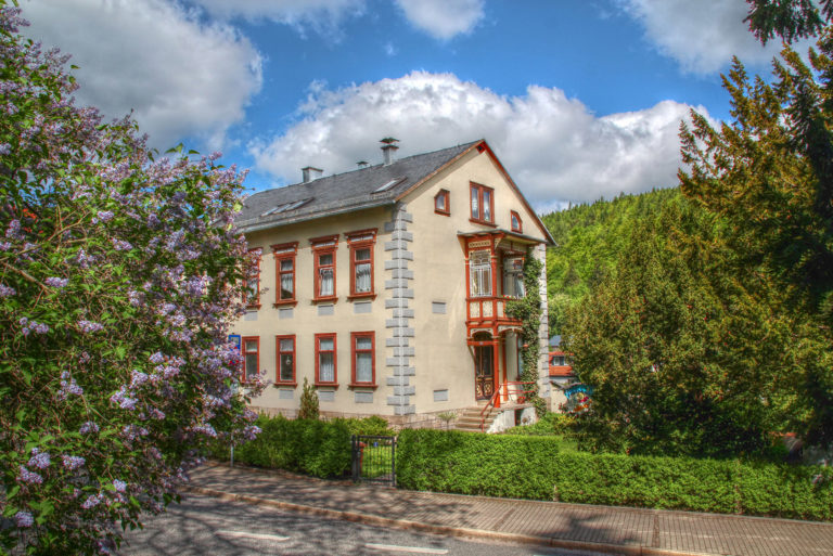 Ferienwohnung Lessingpark im Thüringer Wald 4 8 Die Fewo seite d. Hauses 768x513