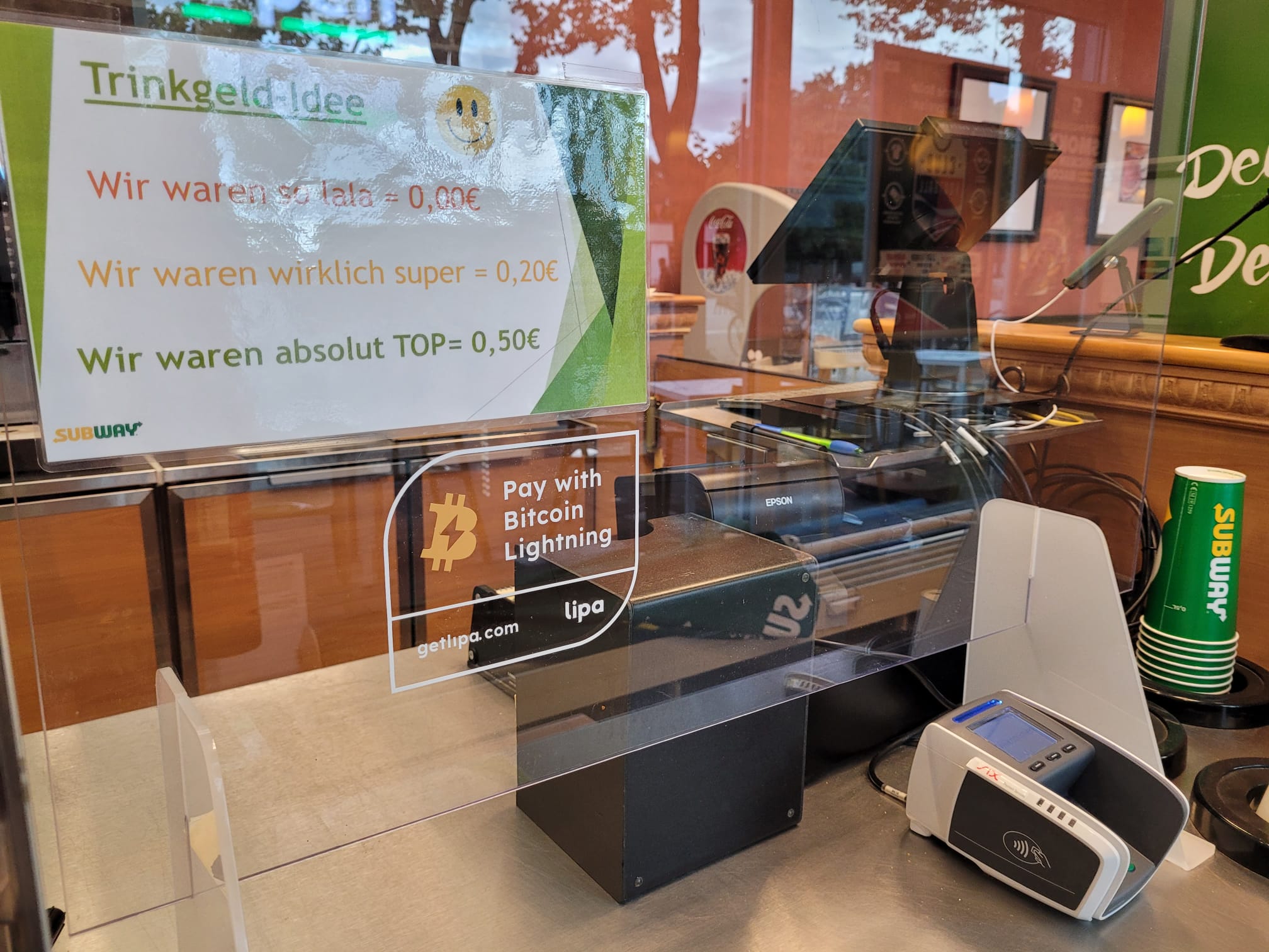 Die Subway Filiale im Einkaufszentrum Ziel in Berlin-Hennigsdorf akzeptiert Zahlungen per Bitcoin Lightning
