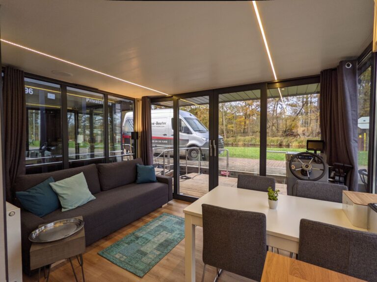 Hausboot 'Dragonfly' 9 Salon 3 768x576