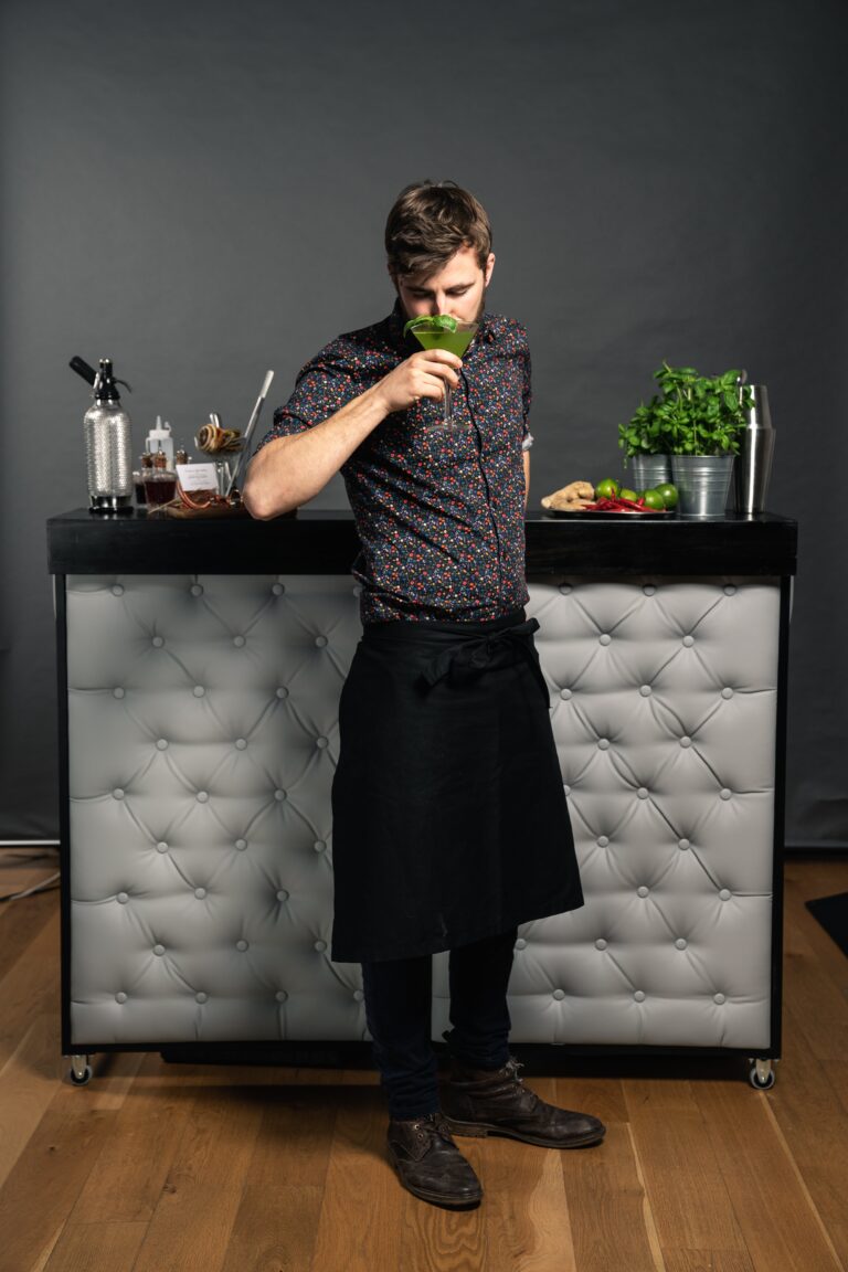 Mobiler Barkeeper 7 MariusWhite 33 2 min 768x1152