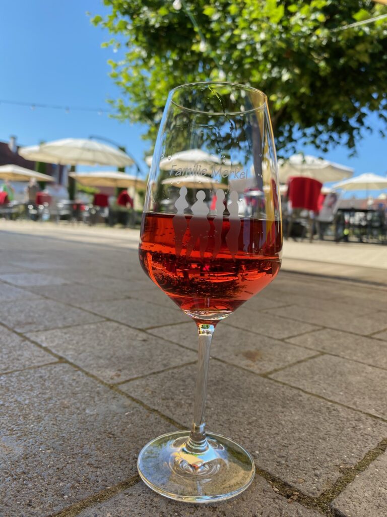 Strausswirtschaft Merkel 4 E0FAB059 DB90 463A B5FC 8252C24AFF47 768x1025