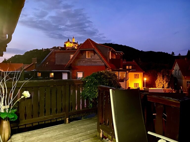 Ferienwohnung Kniep 6 Balkon Schlossblick 3 klein.jpg nggid0252 ngg0dyn 850x638 00f0w010c010r110f110r010t010 768x576