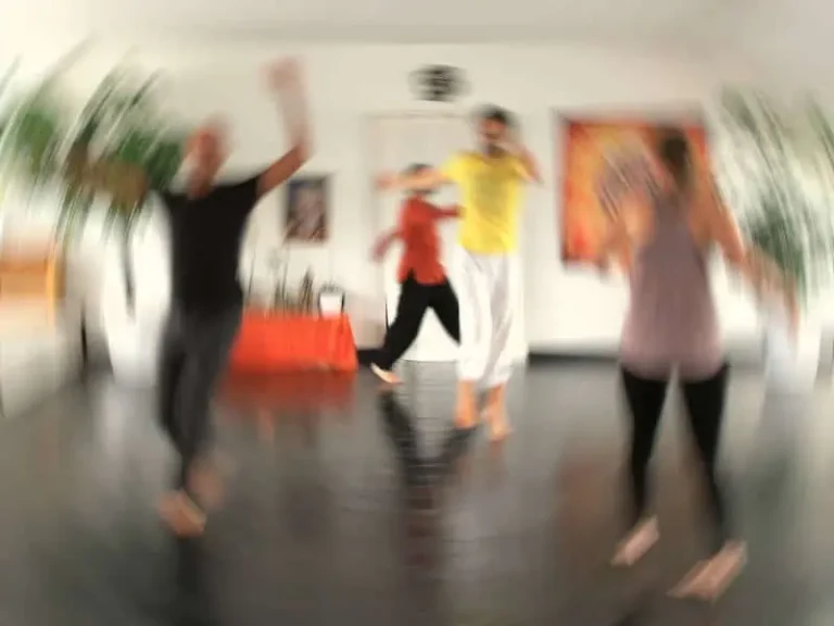 Herzraum Yoga Krefeld 6 Herzraum Yoga Krefeld Osho Meditation 800x600 768x576