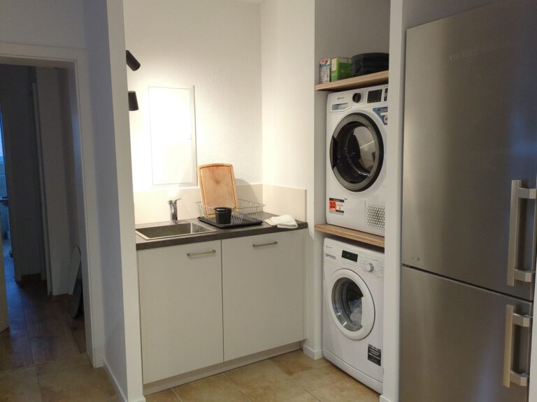 Großzügige 5-Raum Wohnung in super Neustadt-Lage 17 IMG 20241221 141507 777 xl 768x576