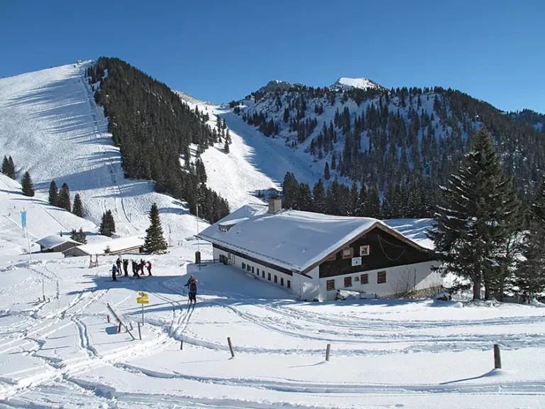 Schonfeldhutter im Winter 768x576