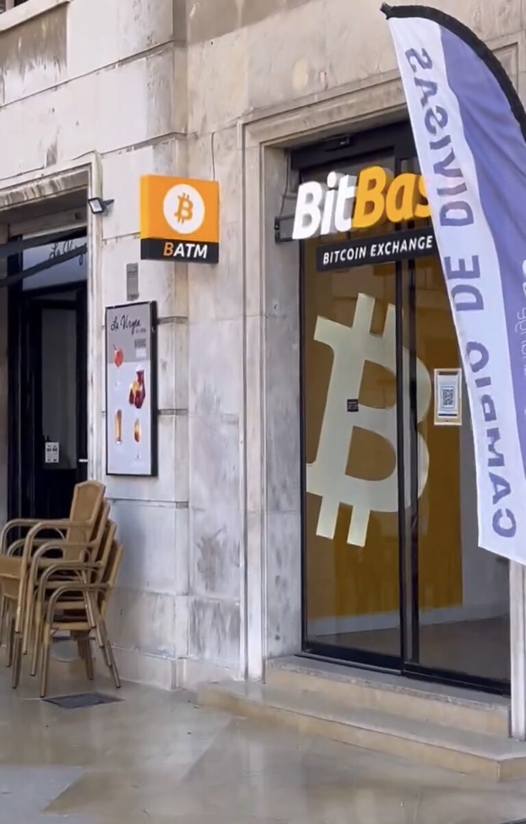 Bitcoin ATM im Herzen von Valencia 3 IMG 1808 768x1204