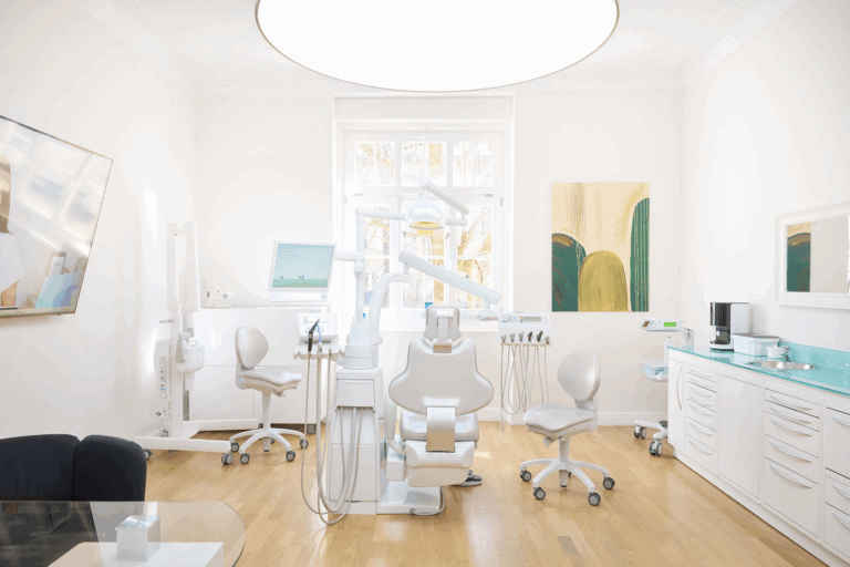 Bitcoin Dentist Zahnarzt 4 Screenshot 2025 05 19 221125 1 768x512