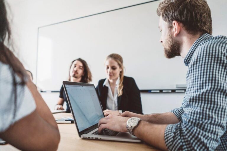 komenci GmbH 4 iStock 987579560 1024x682 1 768x512