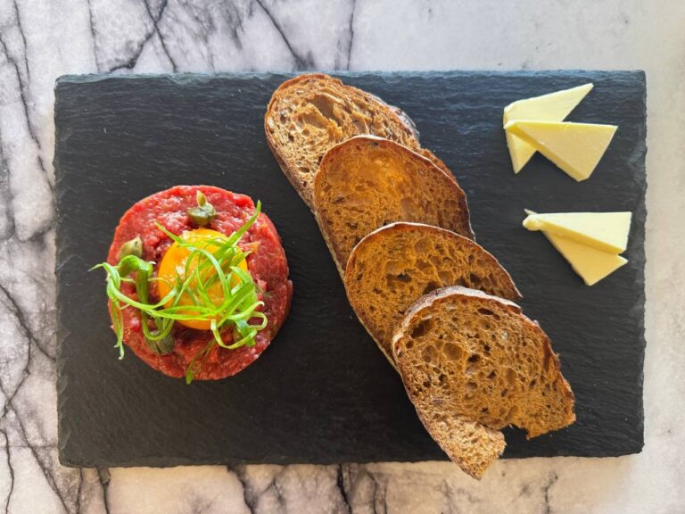 Eclipse Bar & Lounge – Krypto-freundliche Fusion-Bar in Zürich 13 Tartar haupgang 768x576