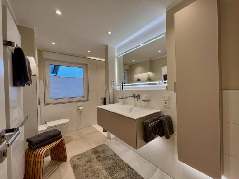 15 Ferienwohnung Holiday 1 Walkenried Designerbadezimmer beleuchtet 768x576